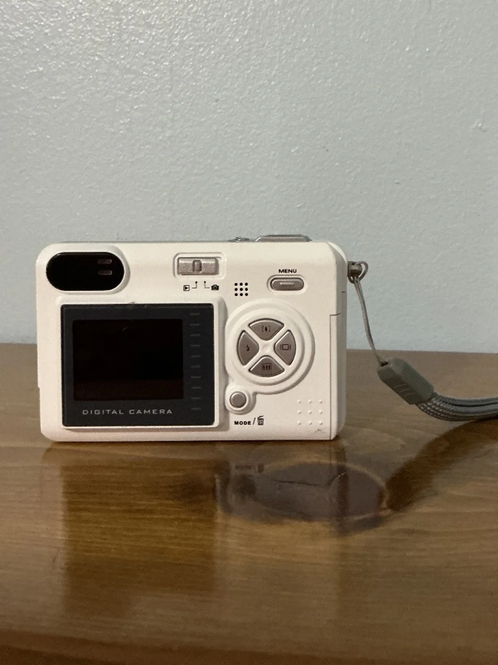 Y2K VuPoint Solutions 5.0 Megapixels White Digital Camera